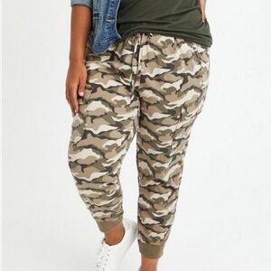 Torrid Relaxed Fit Jogger Stretch Challis Mid-Rise Cargo Pocket Pant Camo Sz 1